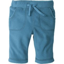 Spodnie niemowlęce z polaru bonprix niebieski dżins. Niebieskie jeansy męskie z dziurami marki bonprix. Za 16,99 zł.