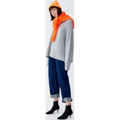 Miękki sweter z okrągłym dekoltem. Fioletowe swetry klasyczne damskie Pull&Bear, z okrągłym kołnierzem. Za 109,00 zł.