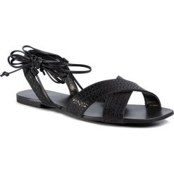 Sandały JENNY FAIRY - LS5214-01 Black. Czarne klapki damskie Jenny Fairy, bez wzorów, ze skóry ekologicznej, bez obcasa, na obcasie. W wyprzedaży za 54,99 zł.