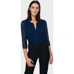 Elegancka granatowa bluzka - 40. Bluzki damskie e-margeritka.pl, bez wzorów, z tkaniny, eleganckie, bez kołnierzyka, bez rękawów. Za 69,99 zł.