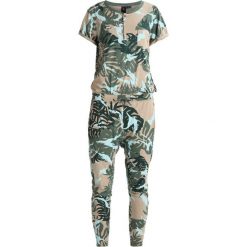 GStar LIFFY CAMO SUIT Kombinezon lt hunter ao. Zielone spodnie damskie G-Star, xs, bez wzorów, z bawełny, bez kołnierzyka, bez rękawów. W wyprzedaży za 407,20 zł.