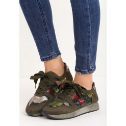 Khaki Buty Sportowe Brisk. Czerwone buty sportowe damskie marki Born2be, z materiału. Za 34,99 zł.