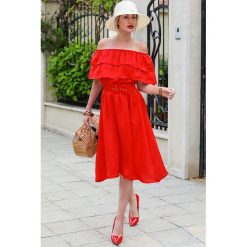 Sukienka MASHA RED. Czerwone sukienki damskie Sukienka MASHA RED, s, bez wzorów, bez kołnierzyka, z krótkim rękawem, krótkie, mini. W wyprzedaży za 109,00 zł.