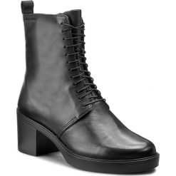 Botki VAGABOND - Tilda 4216-401-20 Czarny. Czarne buty zimowe damskie Vagabond, z materiału, na obcasie. W wyprzedaży za 339,00 zł.