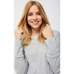 Bluzka z metaliczną nitką. Bluzki damskie Moodo, xl, bez wzorów, bez kołnierzyka, bez rękawów. Za 29,99 zł.