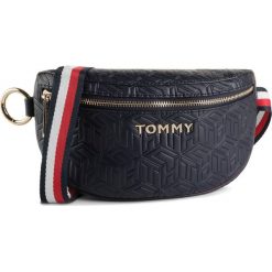 Saszetka nerka TOMMY HILFIGER - Iconic Tommy Bumbag AW0AW08102 0GY. Niebieskie nerki damskie TOMMY HILFIGER, bez wzorów, ze skóry ekologicznej, bez dodatków. W wyprzedaży za 409,00 zł.