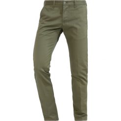 Chinosy męskie: Edwin Spodnie materiałowe military green