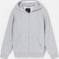 Bluza z kapturem i kieszeniami - Jasny szary. Szare bluzy męskie Reserved, m, bez wzorów, z kapturem, bez rękawów, z kapturem. Za 39,99 zł.