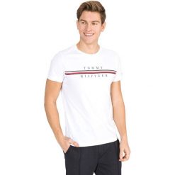Tommy Hilfiger Koszulka Biały. Białe podkoszulki męskie TOMMY HILFIGER, l, z nadrukiem, z bawełny, bez kołnierzyka, krótkie. Za 187,95 zł.