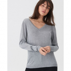 Sweter z metalizowanym włóknem - Srebrny. Szare swetry klasyczne damskie marki House, l, z włókna. Za 59,99 zł.