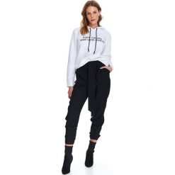 Bluza z kapturem. Białe bluzy damskie Top Secret, na wiosnę, s, bez wzorów, z bawełny, bez rękawów, z kapturem. W wyprzedaży za 59,99 zł.
