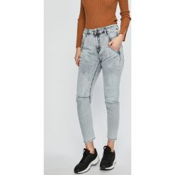 Diesel - Jeansy Fayza. Szare jeansy damskie Diesel, s. W wyprzedaży za 1099,00 zł.