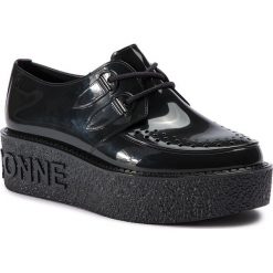 Półbuty MELISSA - Creeper + A La Garconn 32483 Black/Black 50481. Czarne półbuty damskie Melissa, bez wzorów, z tworzywa sztucznego, bez obcasa, na obcasie, bez zapięcia. W wyprzedaży za 359,00 zł.