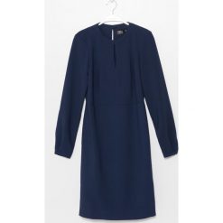 Sukienka. Niebieskie sukienki damskie koktajlowe marki Simple, na co dzień, na lato, z tkaniny, dopasowane. Za 299,90 zł.