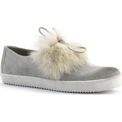Szare zamszowe slipony z futerkiem 224Z. Szare buty sportowe damskie Neścior, z aplikacjami, z zamszu, eleganckie. W wyprzedaży za 179,00 zł.