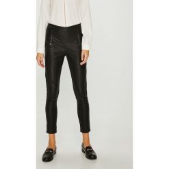 Answear - Spodnie. Czarne spodnie damskie ANSWEAR, s, bez wzorów, z poliesteru, casualowe. W wyprzedaży za 139,90 zł.