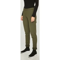Answear - Spodnie Nomad. Czarne spodnie damskie ANSWEAR, s, bez wzorów, z bawełny, casualowe. W wyprzedaży za 59,90 zł.