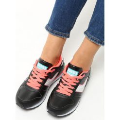Czarno-Koralowe Buty Sportowe Mennis. Czarne buty sportowe damskie marki Born2be, z materiału. Za 34,99 zł.