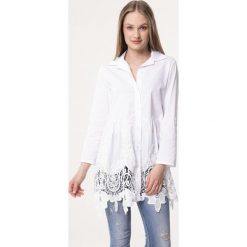 Biała Koszula Beautician. Białe bluzki damskie Born2be, s, bez wzorów, z wykładanym kołnierzem, bez rękawów. Za 89,99 zł.