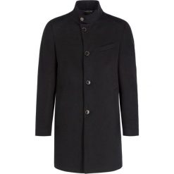 Płaszcz przejściowy Pierre Cardin 69530/000/4532. Niebieskie płaszcze męskie Pierre Cardin, m, bez wzorów, bez kaptura. W wyprzedaży za 649,00 zł.