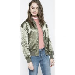 Calvin Klein Jeans - Kurtka Bomber. Żółte bomberki damskie marki Calvin Klein Jeans, s, z jeansu. W wyprzedaży za 399,90 zł.