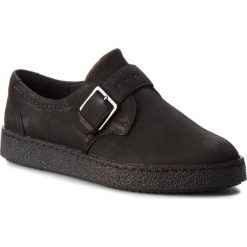 Półbuty CLARKS - Lillia Amber 261352414 Black Nubuck. Czarne półbuty damskie Clarks, bez wzorów, ze skóry ekologicznej, bez obcasa, na płaskiej podeszwie, bez zapięcia. W wyprzedaży za 219,00 zł.