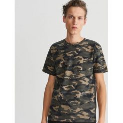 T-shirt moro - Zielony. Zielone t-shirty męskie marki Reserved, s, moro, bez kołnierzyka. Za 39,99 zł.