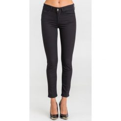JEANSY SLIM FIT LIU JO. Czarne jeansy damskie Liu Jo, z aplikacjami, z elastanu. Za 799,00 zł.