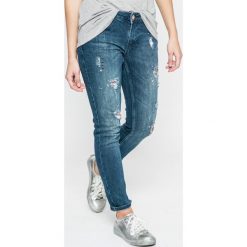 Silvian Heach - Jeansy Britney. Niebieskie rurki damskie Silvian Heach, z standardowym stanem. W wyprzedaży za 239,90 zł.