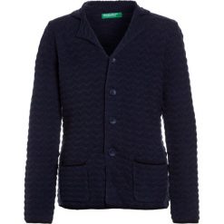 Benetton JACKET Kardigan dark blue. Niebieskie swetry chłopięce marki Benetton, z bawełny. Za 179,00 zł.