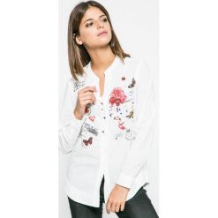 Desigual - Koszula Camvoile. Białe bluzki damskie Desigual, na co dzień, s, bez wzorów, z bawełny, casualowe, ze stójką, z długim rękawem. W wyprzedaży za 199,90 zł.