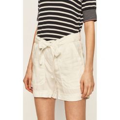 Pepe Jeans - Szorty Nomad. Zielone szorty damskie Pepe Jeans, bez wzorów, z jeansu, casualowe, z podwyższonym stanem. W wyprzedaży za 199,90 zł.