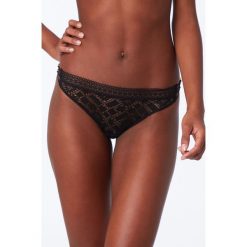 Etam - Stringi Infinite. Czarne majtki damskie Etam, bez wzorów, z elastanu. W wyprzedaży za 59,90 zł.