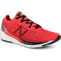 Buty NEW BALANCE - M890RB7 Czerwony. Czerwone buty sportowe męskie New Balance, z materiału, bez zapięcia, do biegania. W wyprzedaży za 349,00 zł.