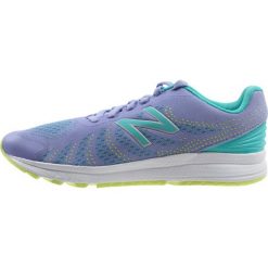 New Balance Obuwie do biegania treningowe lavender. Szare buty sportowe chłopięce marki New Balance, na lato, z materiału. Za 319,00 zł.