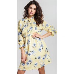 Żółta Sukienka Begonia. Żółte sukienki damskie other, na co dzień, xl, bez wzorów, sportowe, bez kołnierzyka, bez rękawów, midi, rozkloszowane. Za 69,99 zł.