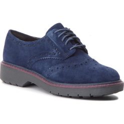 Oxfordy CLARKS - Alexa Darcy 261352444 Navy Suede. Niebieskie półbuty damskie Clarks, bez wzorów, ze skóry, bez obcasa, na obcasie, bez zapięcia. W wyprzedaży za 279,00 zł.