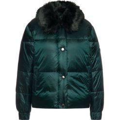 Kurtka puchowa Emporio Armani 6G2B82 2NUNZ 0548. Zielone kurtki damskie Emporio Armani, bez wzorów, z puchu, bez kaptura. W wyprzedaży za 609,00 zł.