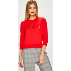 Calvin Klein Jeans - Bluza. Czerwone bluzy damskie Calvin Klein Jeans, s, z nadrukiem, z bawełny, bez rękawów, bez kaptura. W wyprzedaży za 239,90 zł.