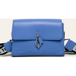 Tommy Jeans - Torebka. Czarne listonoszki damskie Tommy Jeans, w paski, z jeansu, na ramię, małe, bez dodatków. Za 499,90 zł.