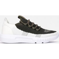 Biało-Zielone Buty Sportowe Fogford. Zielone buty sportowe męskie Born2be, z jeansu, na sznurówki. Za 99,99 zł.