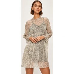 Pepe Jeans - Sukienka Alex. Sukienki damskie Pepe Jeans, na co dzień, s, w kwiaty, z poliesteru, casualowe, bez kołnierzyka, z długim rękawem, długie, mini, proste. Za 299,90 zł.