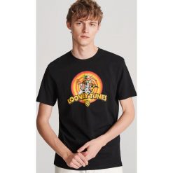 T-shirt Looney Tunes - Czarny. Czarne t-shirty męskie Reserved, s, bez wzorów, bez kołnierzyka. Za 49,99 zł.