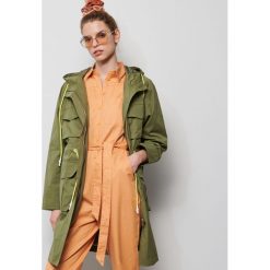 Parka z kieszeniami - Khaki. Brązowe parki damskie Reserved, bez wzorów, bez kaptura. Za 179,99 zł.