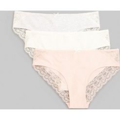 Bawełniane majtki figi z koronką 3 pack -. Majtki damskie Reserved, s, z bawełny. Za 49,99 zł.