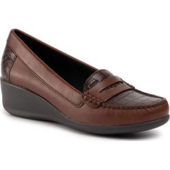 Półbuty GEOX - D Arethea B D621SB 0436Y C0013 Brown. Pomarańczowe półbuty damskie Geox, z aplikacjami, ze skóry, bez obcasa, na koturnie, bez zapięcia. Za 469,00 zł.
