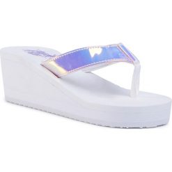 Japonki U.S. POLO ASSN. - Hera CHANY4093S0/Y1 Whi/Holo. Szare klapki damskie U.S. Polo Assn., bez wzorów, ze skóry ekologicznej, bez obcasa, na obcasie. Za 109,00 zł.