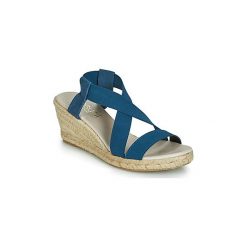 Sandały Casual Attitude JALAYEBE. Niebieskie sandały damskie Casual Attitude, bez wzorów, casualowe, bez obcasa, bez zapięcia. Za 167,30 zł.