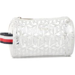 Kosmetyczka TOMMY HILFIGER - Iconic Tommy Washbag AW0AW08380 0K5. Białe kosmetyczki męskie TOMMY HILFIGER, bez wzorów, ze skóry ekologicznej. Za 229,00 zł.
