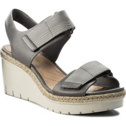 Espadryle CLARKS - Palm Shine 261338374 Grey Leather. Szare espadryle damskie marki Clarks, bez wzorów, ze skóry, bez obcasa, na obcasie. W wyprzedaży za 279,00 zł.